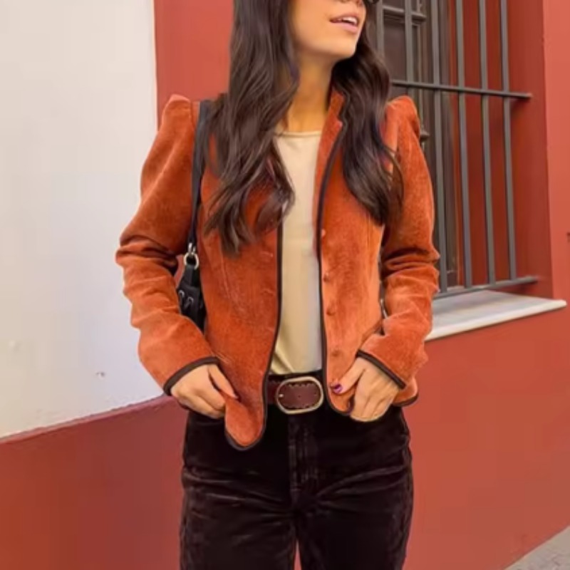 Velvet Blazer Vintage - جاكيت بليزر مخملي بياقة قائمة وتطريز