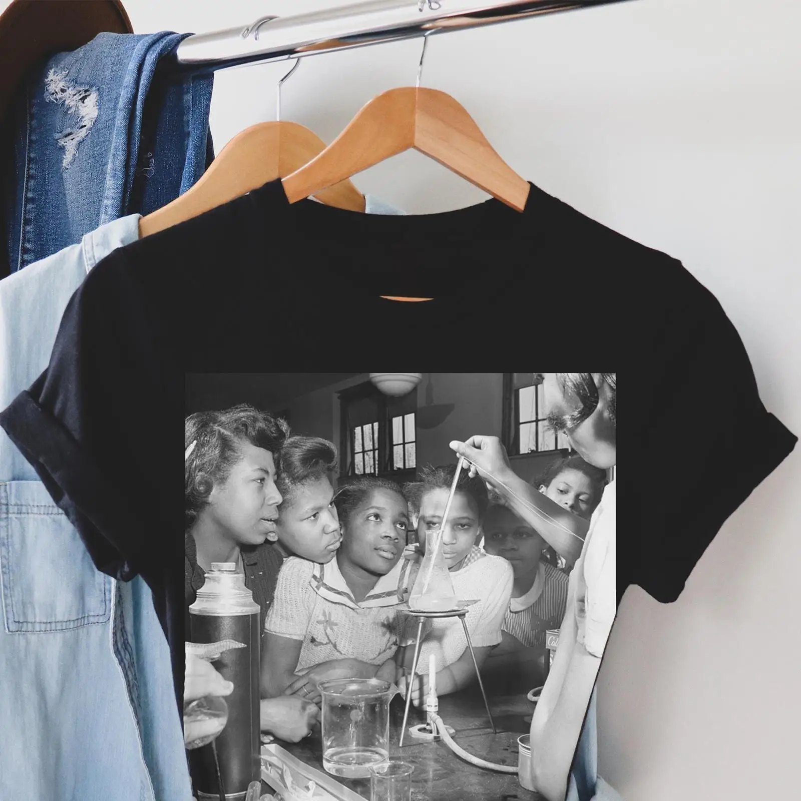Vintage Fashion History - تي شيرت للفتيات السمراوات في فصول