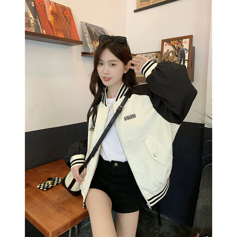 جاكيتات بيسبول نسائية بنفسجية  - مراجعة Varsity Jacket Wool وسعره