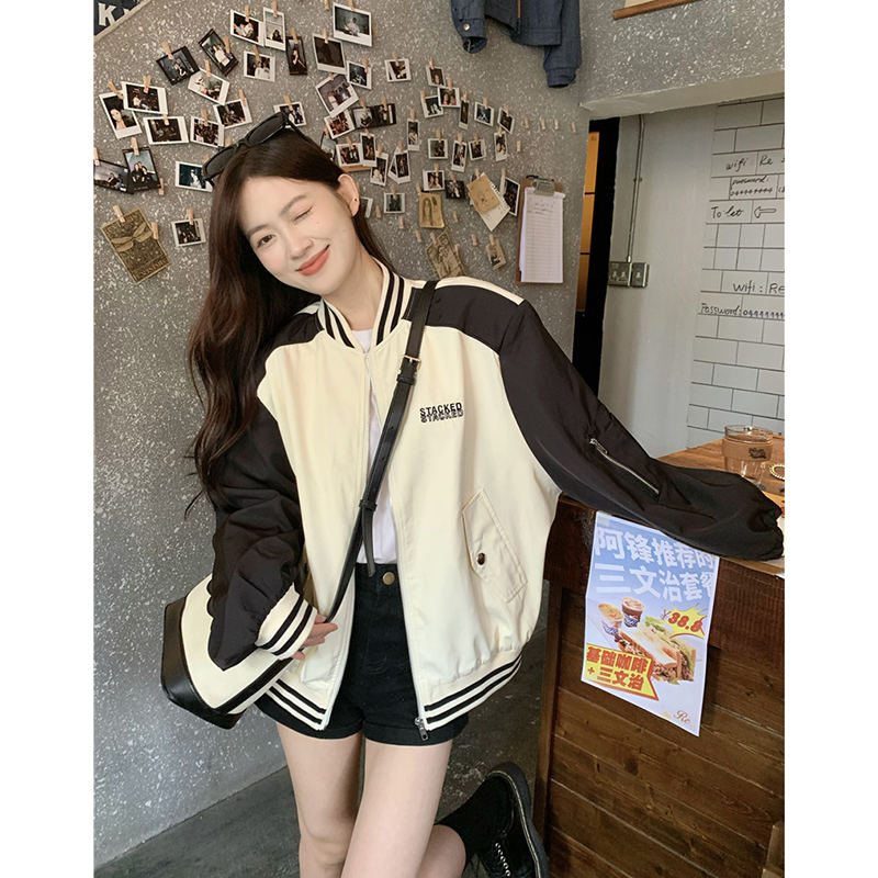 جاكيتات بيسبول نسائية بنفسجية  - مراجعة Varsity Jacket Wool وسعره