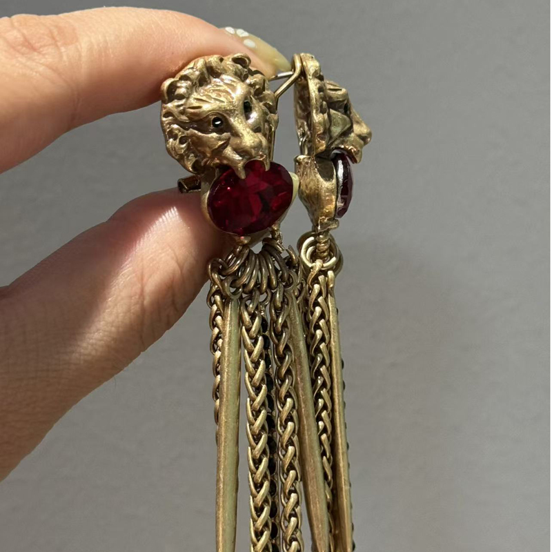 أقراط طويلة بتصميم رأس أسد عتي - مراجعة Vintage Fashion Jewelry Brands وسعره